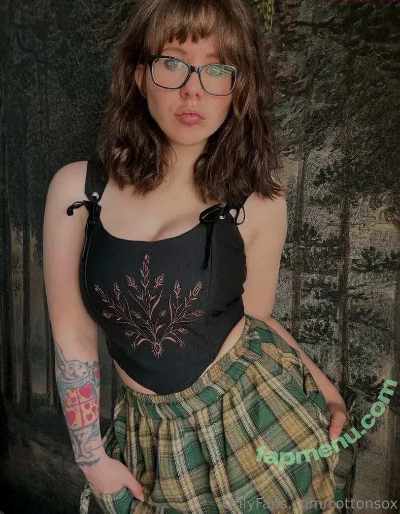Cottonsox nude photo #0038 (alicecottonsox)