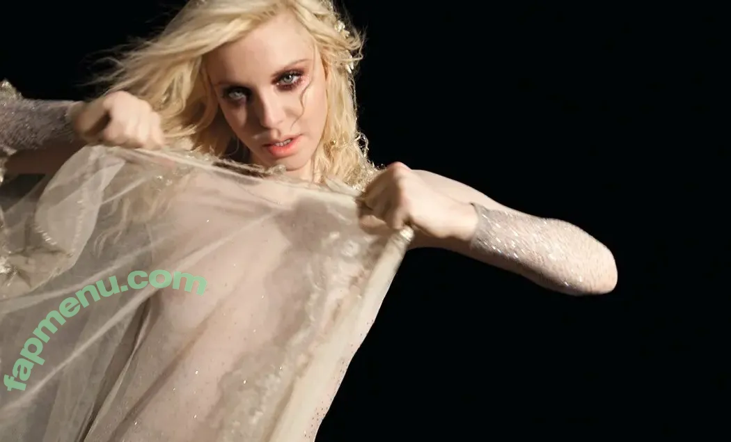 Courtney Love nude photo #0106 (courtney / courtneylove)