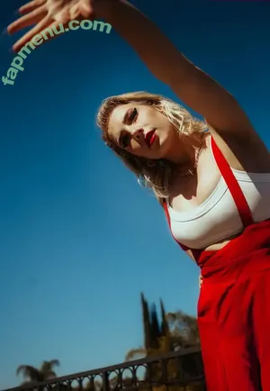 Courtney Miller / co_mill / pikagurlx / typicalvlogs nude photo #0895