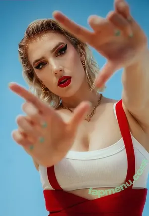 Courtney Miller / co_mill / pikagurlx / typicalvlogs nude photo #0897
