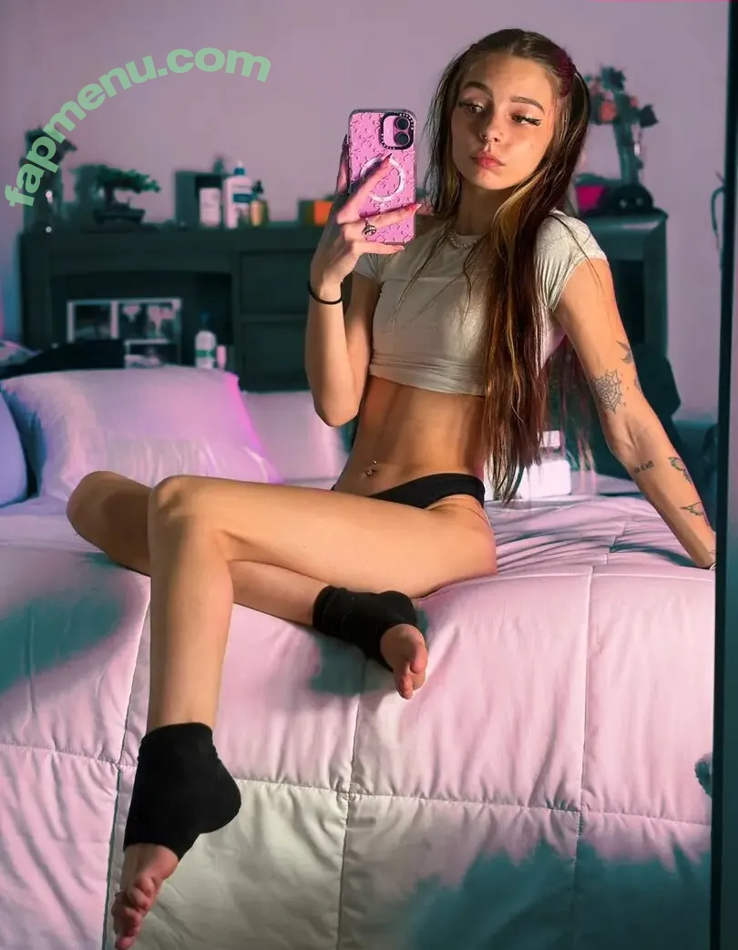 Courtney nude photo #0248 (22xoCourtney / CokeBottleGirl / co_mill / courtney22xo)
