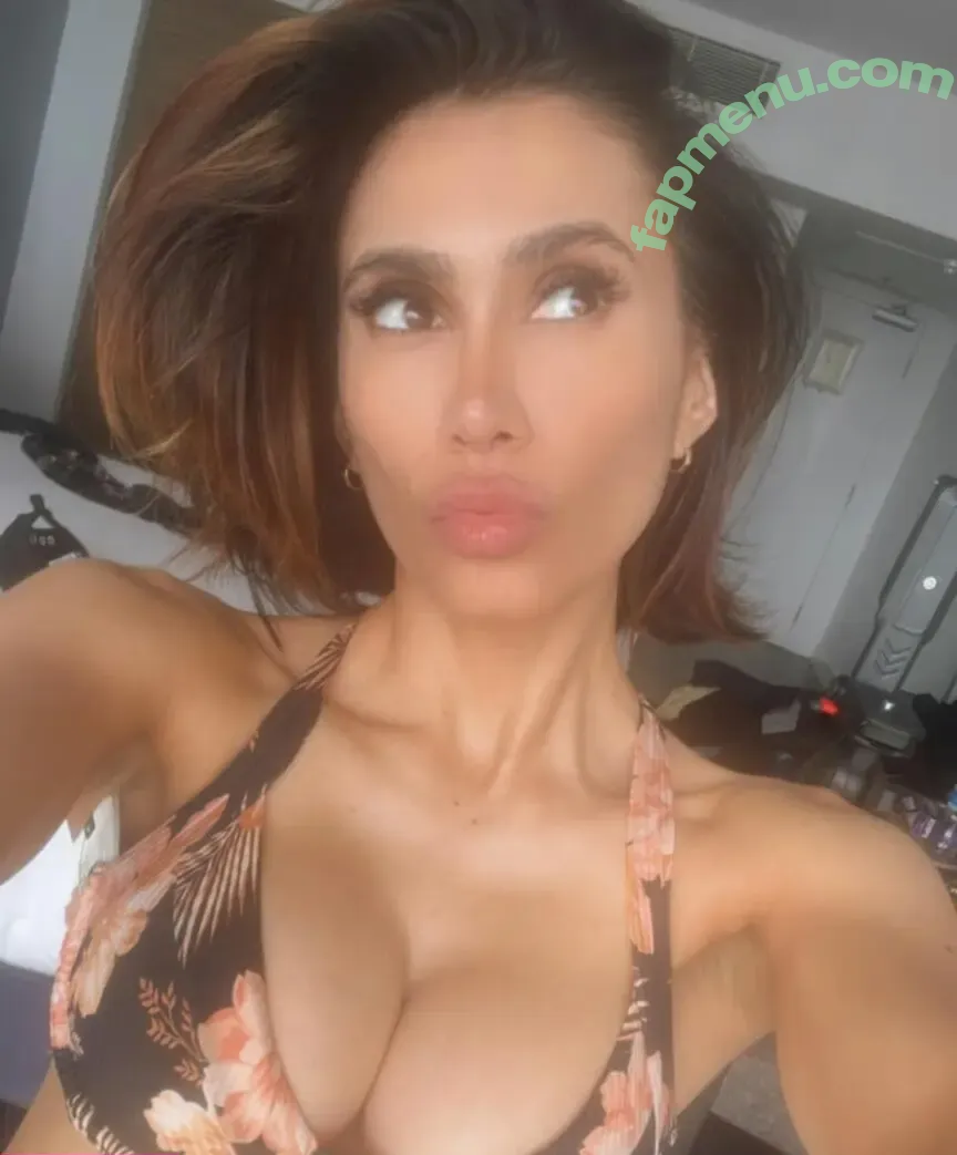 Cristina Valenzuela nude photo #0109 (Vee / cristinavox)