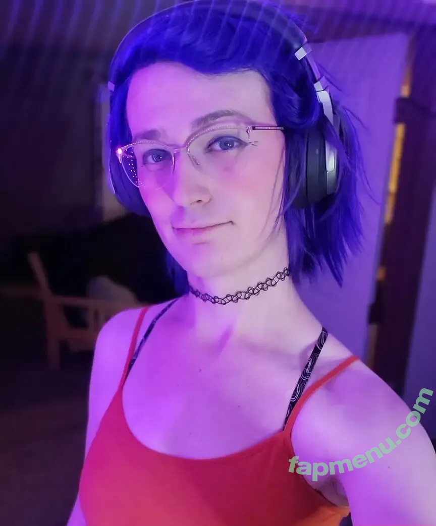 Cuddlebug nude photo #0001 (cuddlebugof)