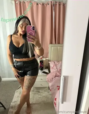 Curvyandiloveit / shannon_paigexo nude photo #0019
