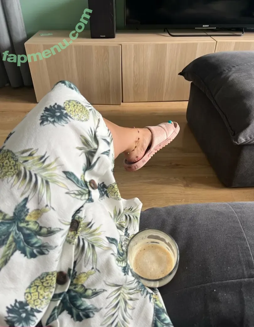 cute_lily_feet nude photo #0003 (cute_lily_feet)