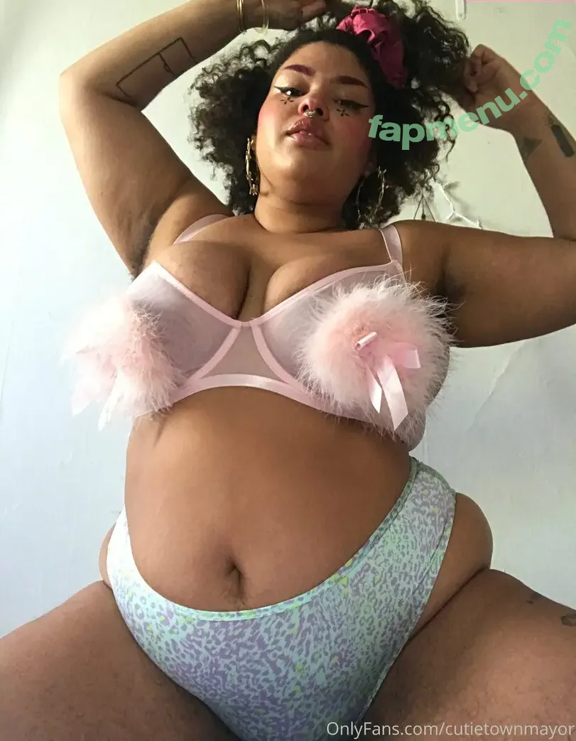 cutietownmayor nude photo #0007 (shinynewdad)