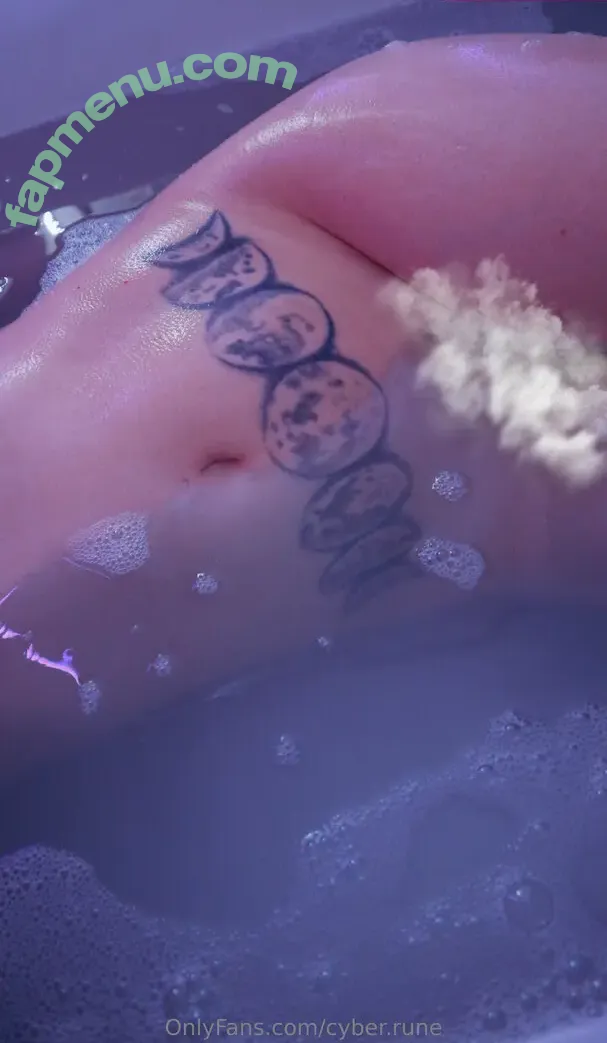 cyber.rune nude photo #0002 (its_rlrunescapegf)