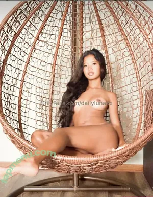 dailylunaxx / _thelivingluna / itsyahluna nude photo #0021