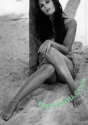 Daisy Fuentes / daisyfuentes / danyela2001 nude photo #0028