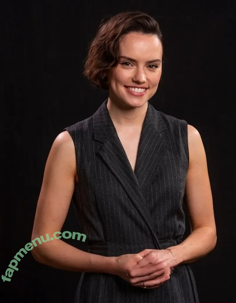 Daisy Ridley nude photo #1047 (daisyridley)