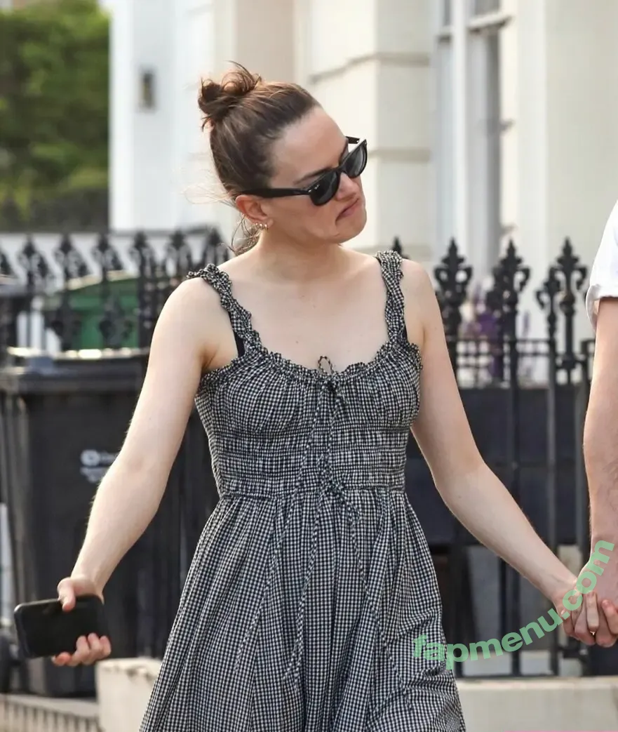 Daisy Ridley nude photo #1132 (daisyridley)