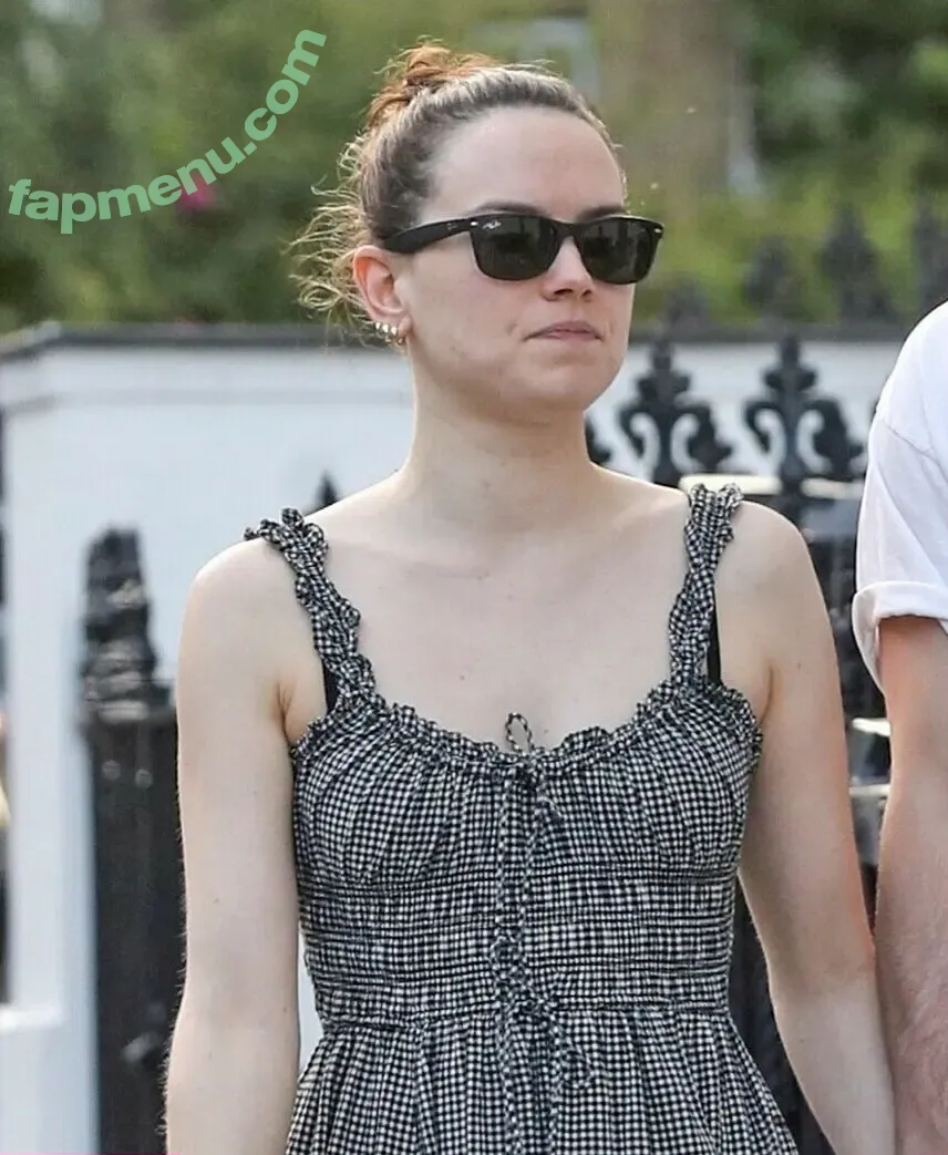 Daisy Ridley nude photo #1136 (daisyridley)