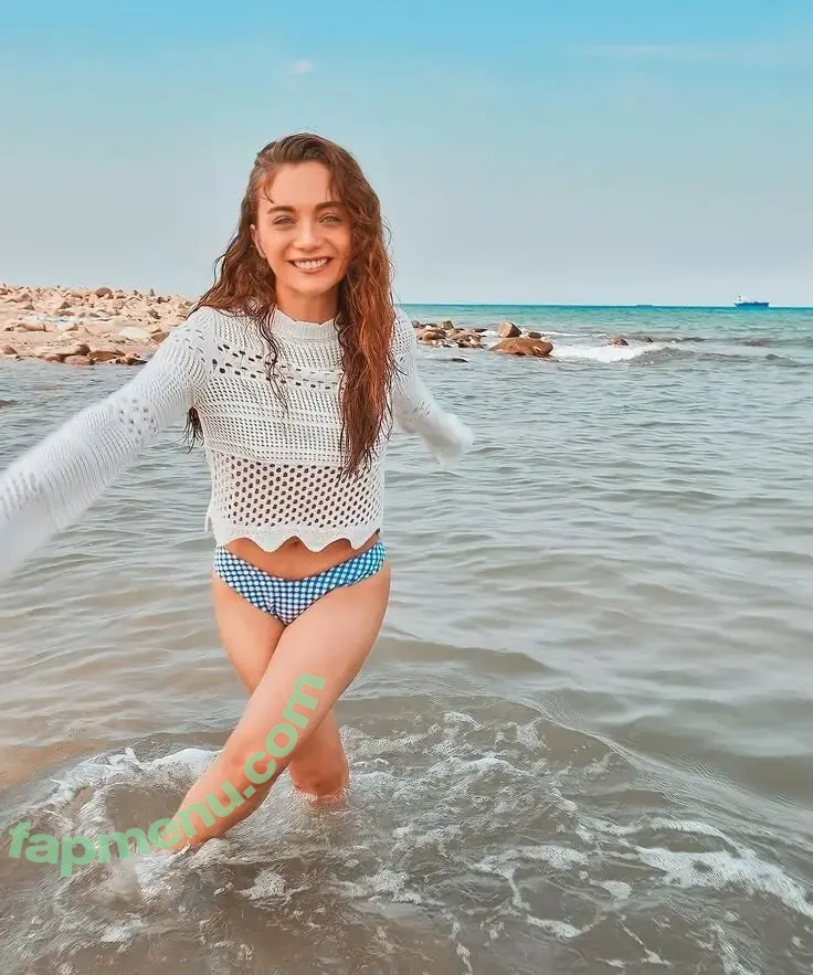 Damla Sönmez nude photo #0011 (iamdamlasonmez)