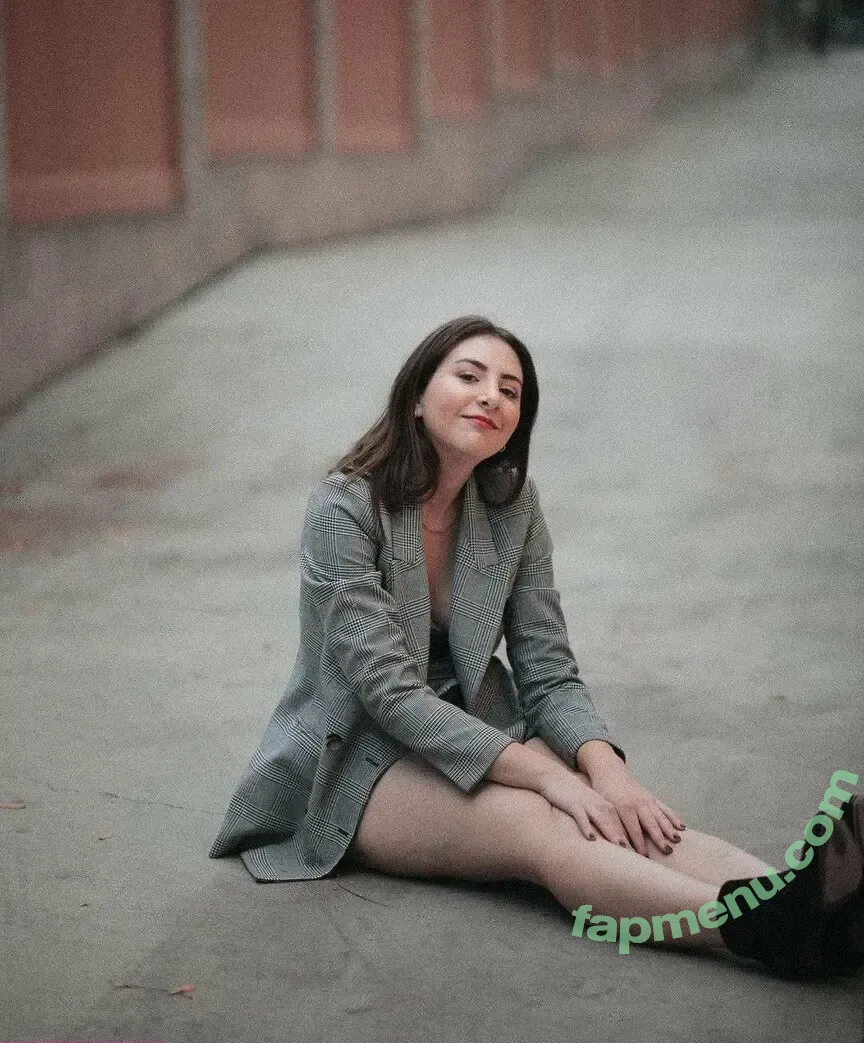 Dana Schwartz nude photo #0007 (danaschwartzzz)