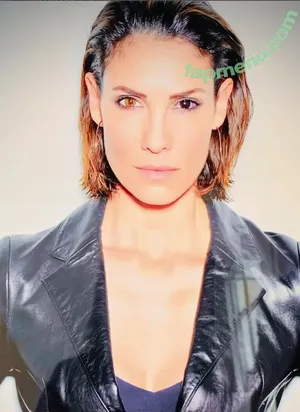Daniela Ruah / danielaruah nude photo #0197