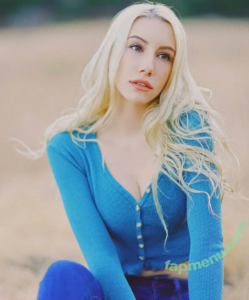 Danielle Krivak nude photo #0032 (EtherealDanyell)
