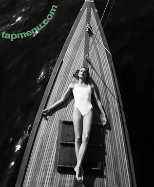  nude photo #0007