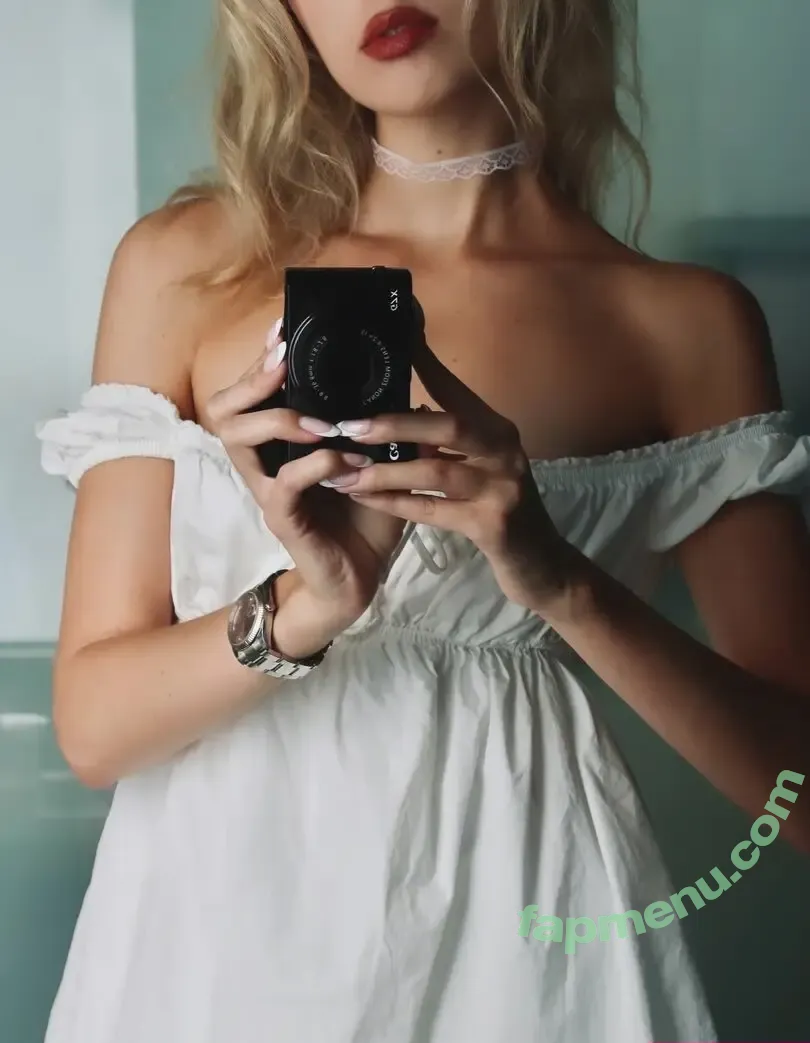 Dear.mathilda nude photo #0002 (Mathilda Toresdotter / mathildtantot)