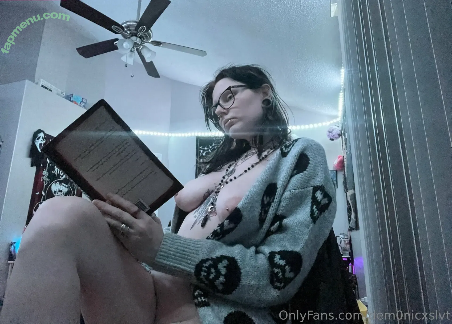 dem0nicxslvt nude photo #0001 (necronomith0tx)