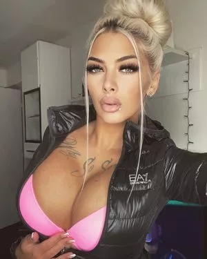 Deminecka / Denisa B. nude photo #0006
