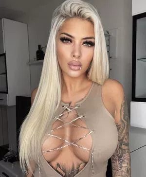 Deminecka / Denisa B. nude photo #0016