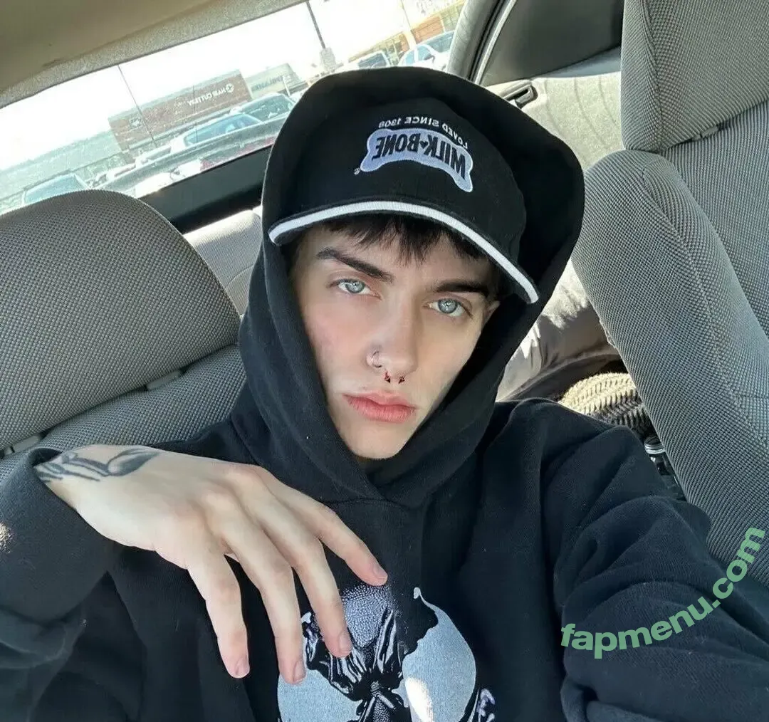 demondogdyl nude photo #0001 (demondogdyl)
