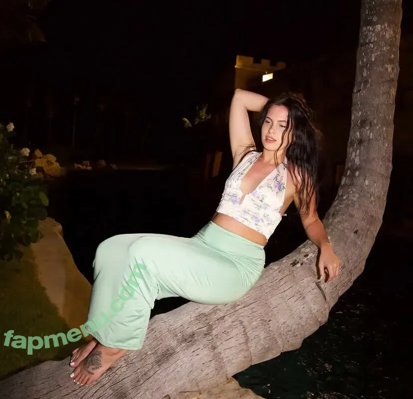Deserae Karshna nude photo #0005 (deseraejas_)