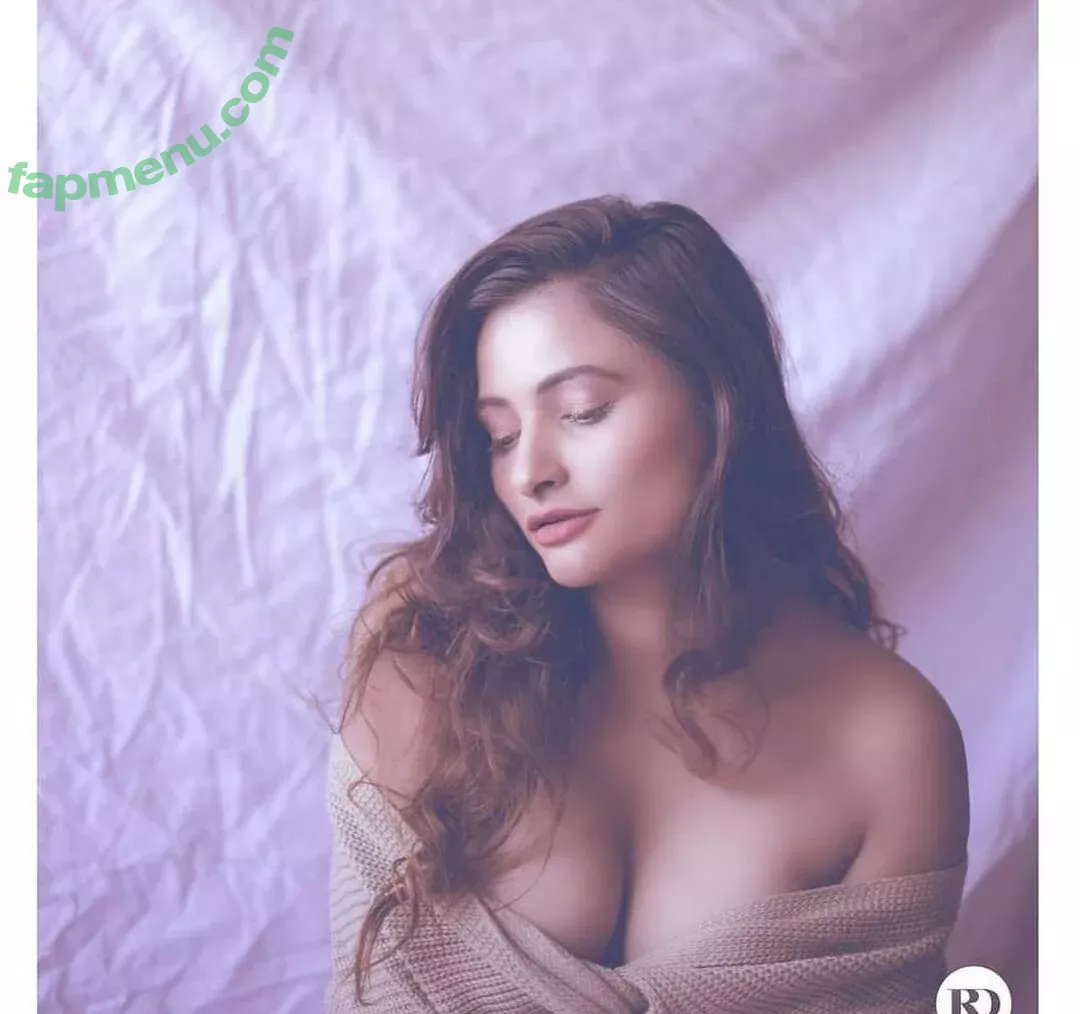Desi NRI nude photo #0007 (desi.nri)