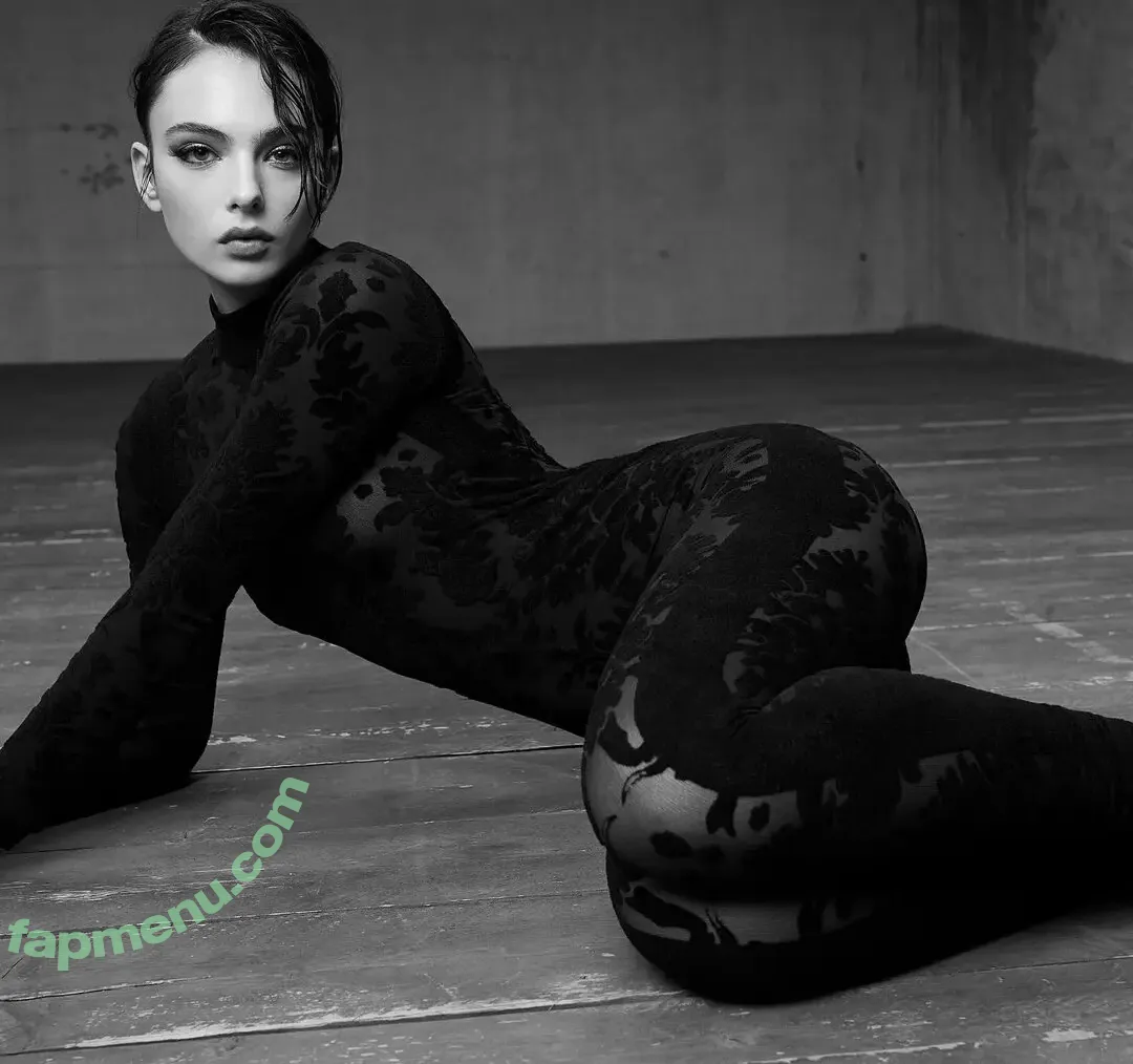 Deva Cassel nude photo #0011 (devacassel_)
