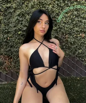Devinevola nude photo #0036