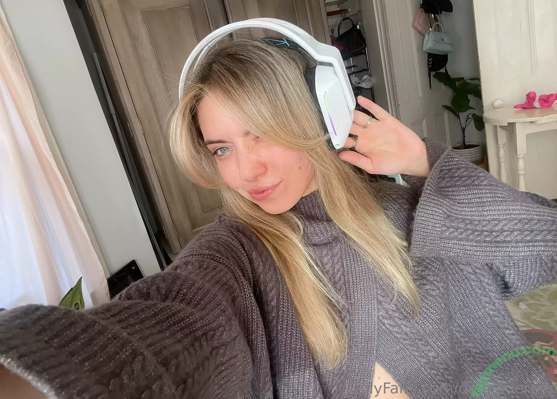 Dinglederper nude photo #0243 (Tori Deepfakes)