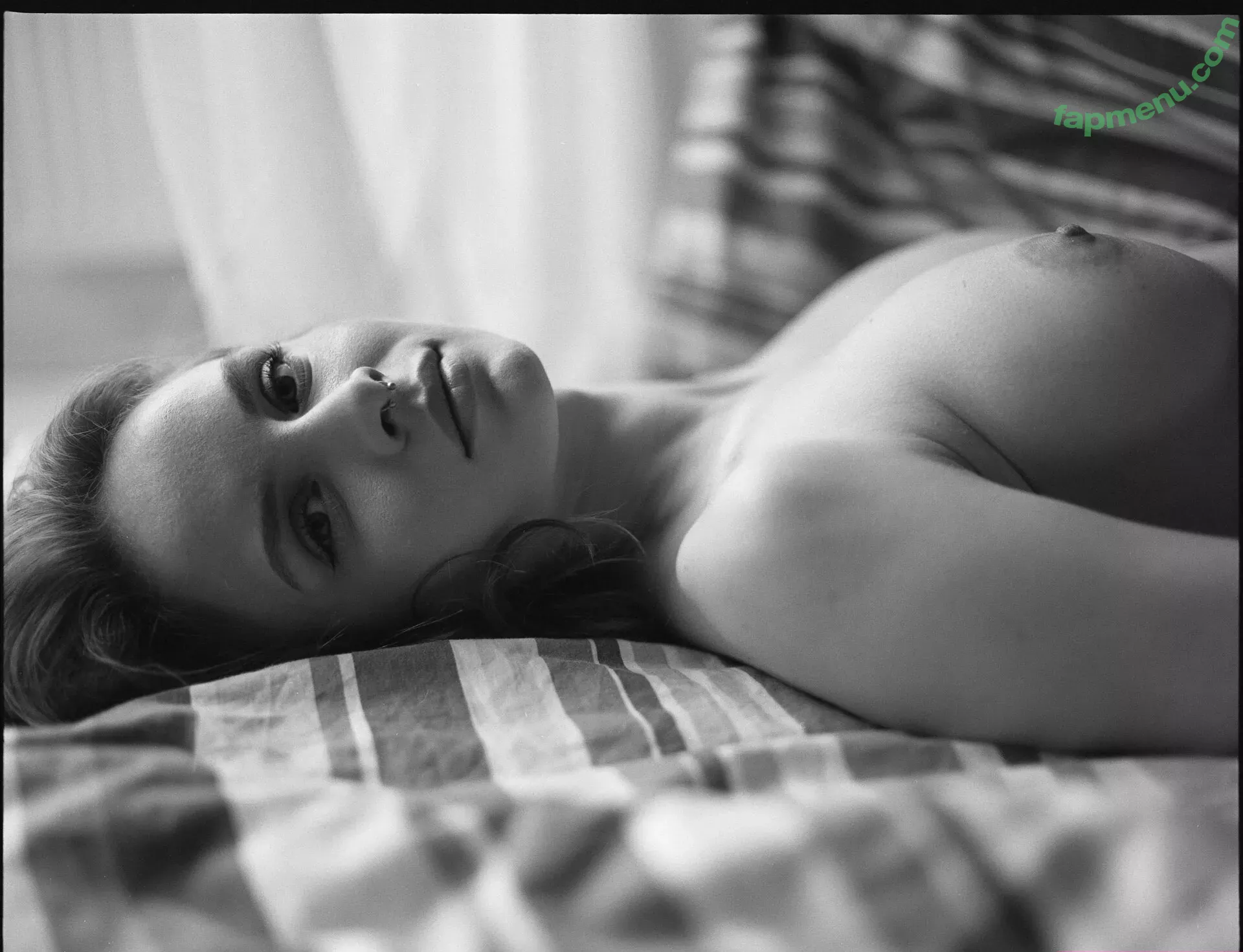disenchantment nude photo #0001 (disenchantment1 / jnthn_lvngstn)
