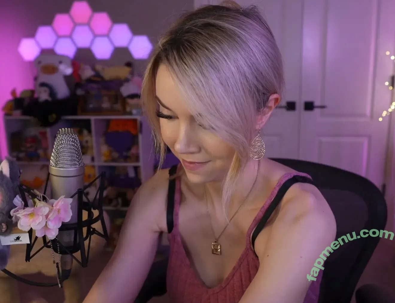 Dizzykitten nude photo #2512 (dizzykitten7 / dizzykittenpaws / thedizzykitten)