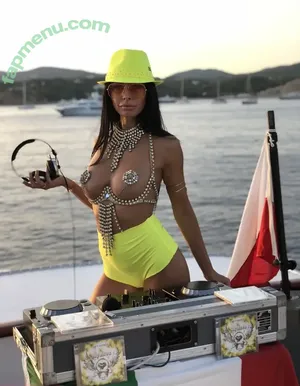  nude photo #0004
