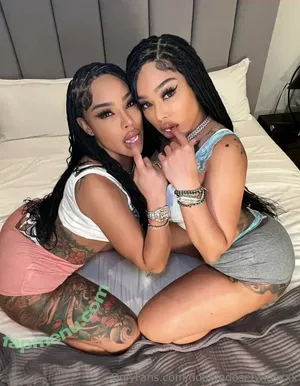 doubledosetwinsxxx / doubledose_twins nude photo #0001