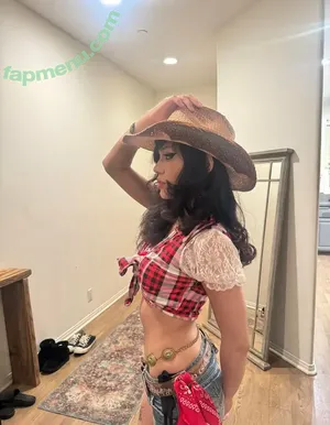 Dracuina nude photo #0008
