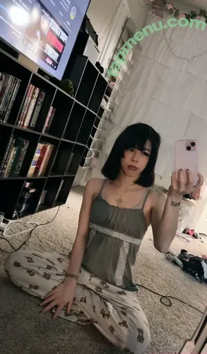 dummi.gf / kariwahh nude photo #0002