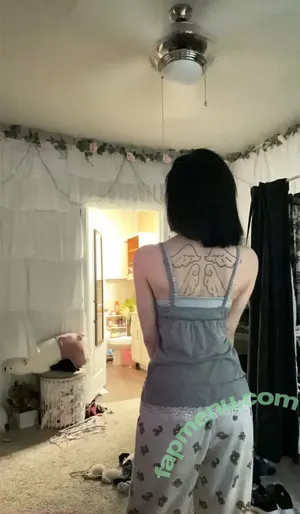 dummi.gf / kariwahh nude photo #0003