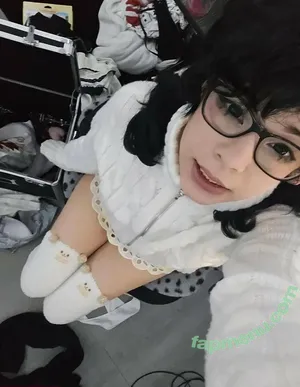 dummi.gf / kariwahh nude photo #0018