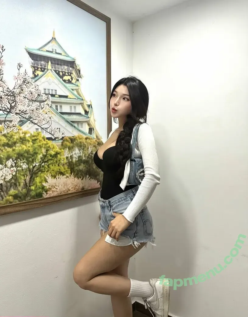 Duyenn Hipp nude photo #1630 (duyenn.hipp)