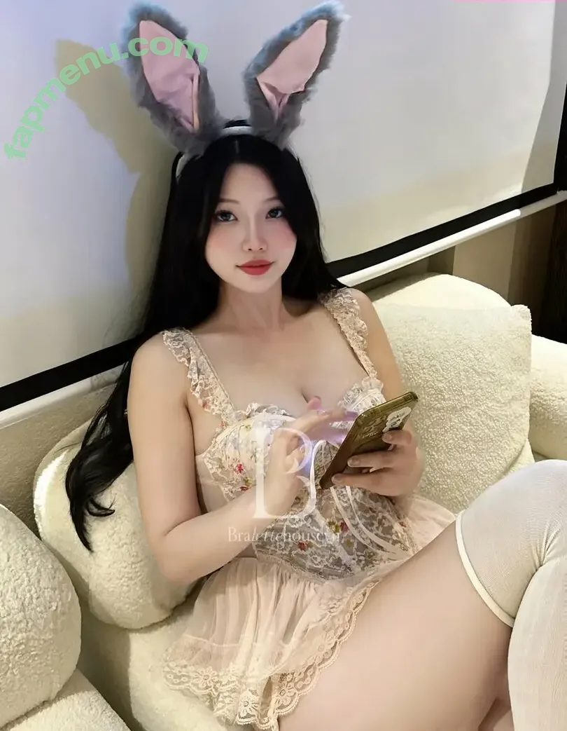 Duyenn Hipp nude photo #1646 (duyenn.hipp)