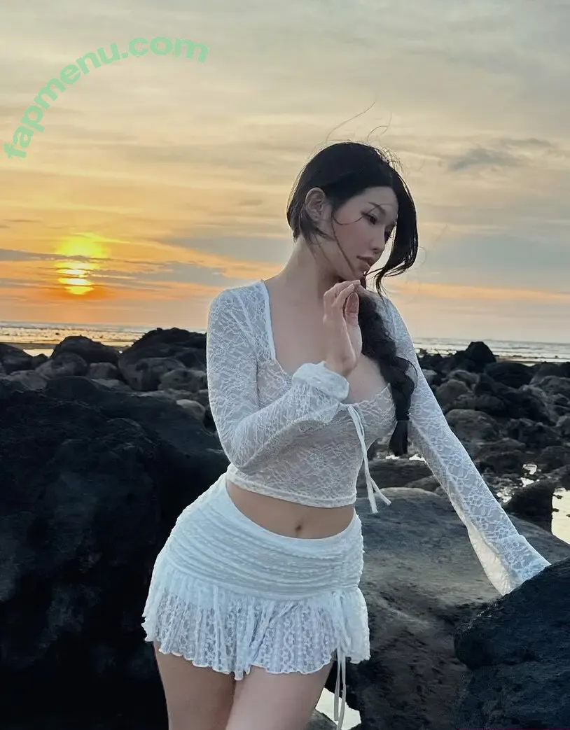 Duyenn Hipp nude photo #1653 (duyenn.hipp)
