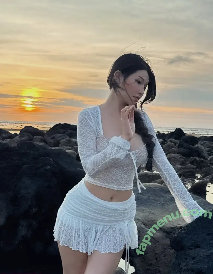 Duyenn Hipp nude photo #1684 (duyenn.hipp)