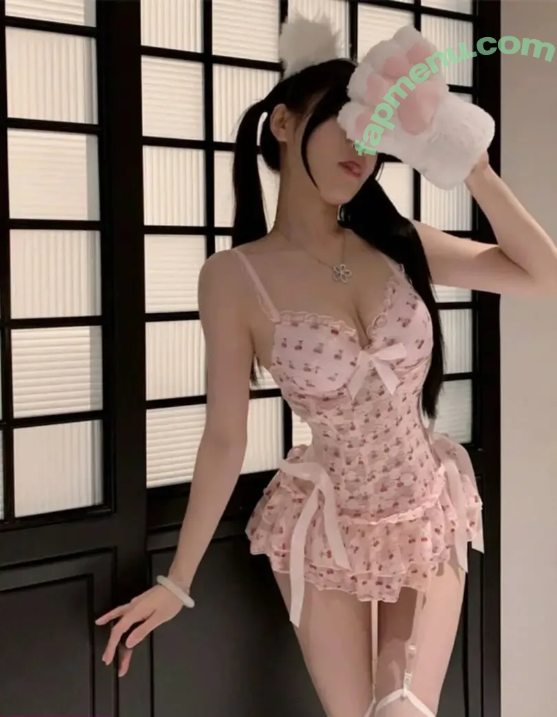 Duyenn Hipp nude photo #1702 (duyenn.hipp)