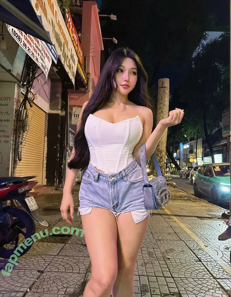 Duyenn Hipp nude photo #1706 (duyenn.hipp)