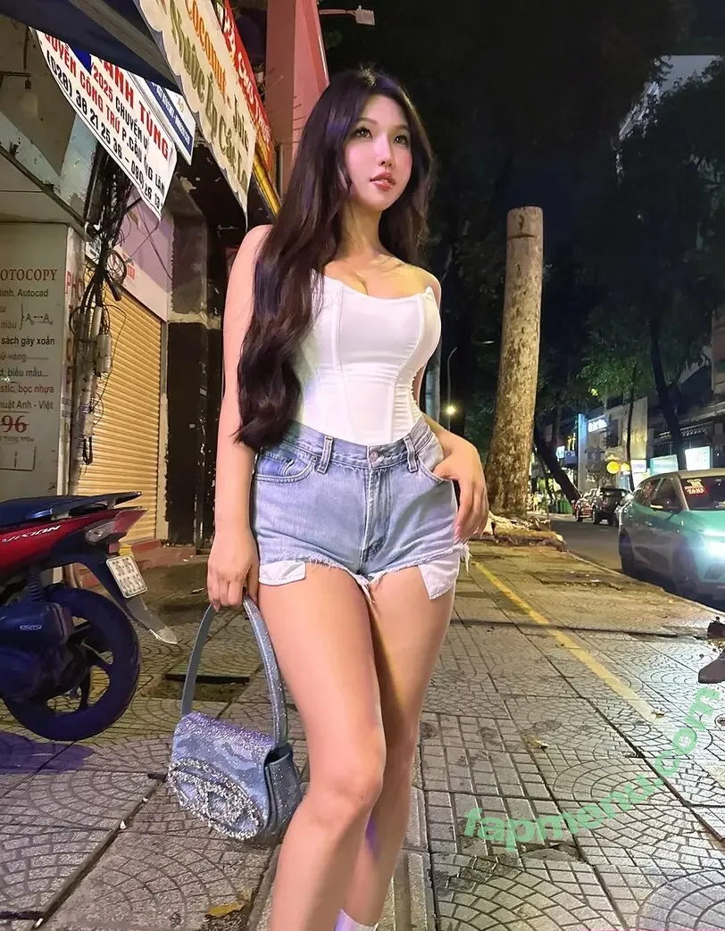 Duyenn Hipp nude photo #1709 (duyenn.hipp)