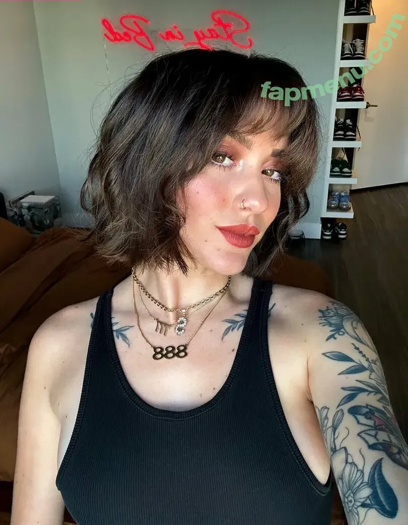 Earthdarling nude photo #0001 (earthdarlin)
