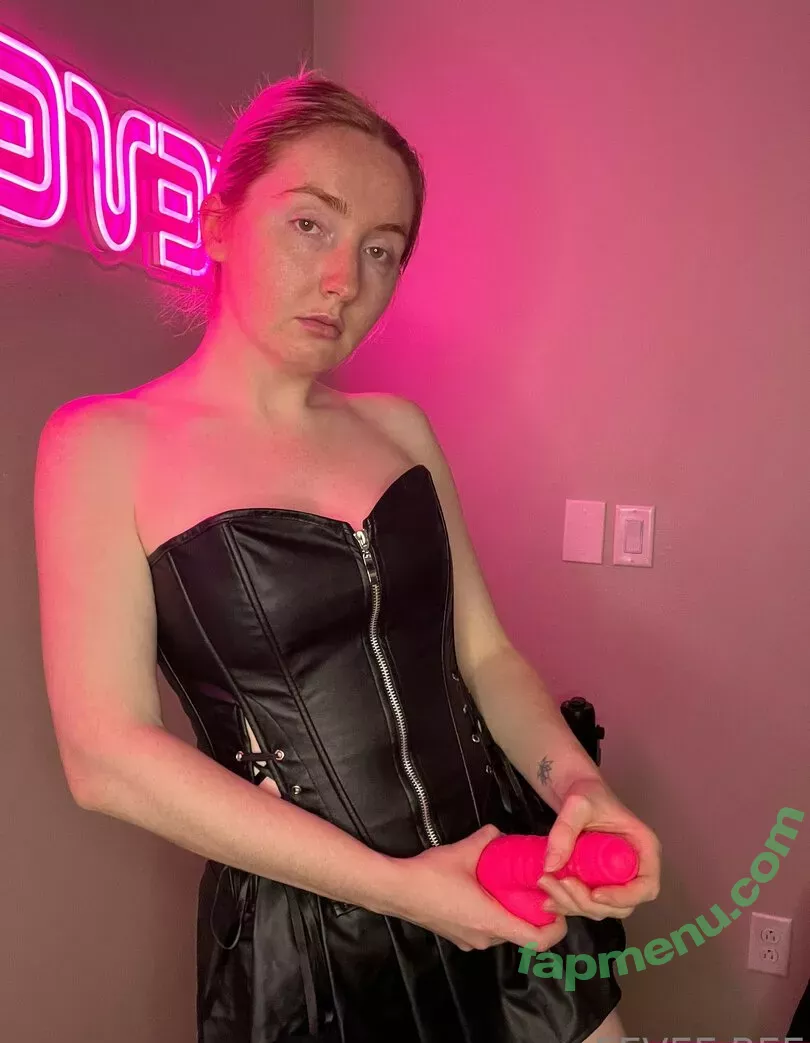 Eevee Bee nude photo #0218 (Eeveebeeshow / eevee_bee / eeveethebee)