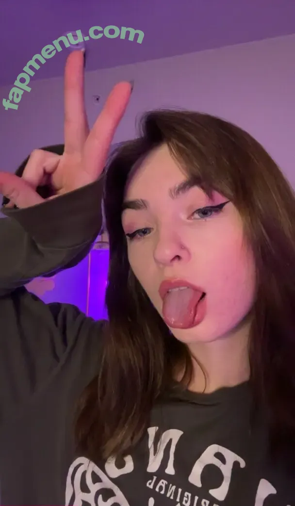 egirlMo nude photo #0009 (egirlm0 / queen_egirl27)