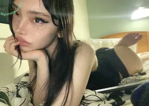 Eieniffy nude photo #0022